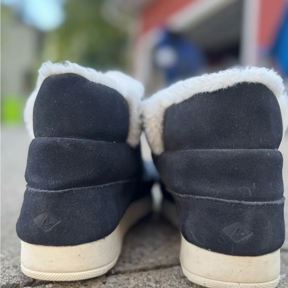 Sperry Black Boots with Cream Fur Lining